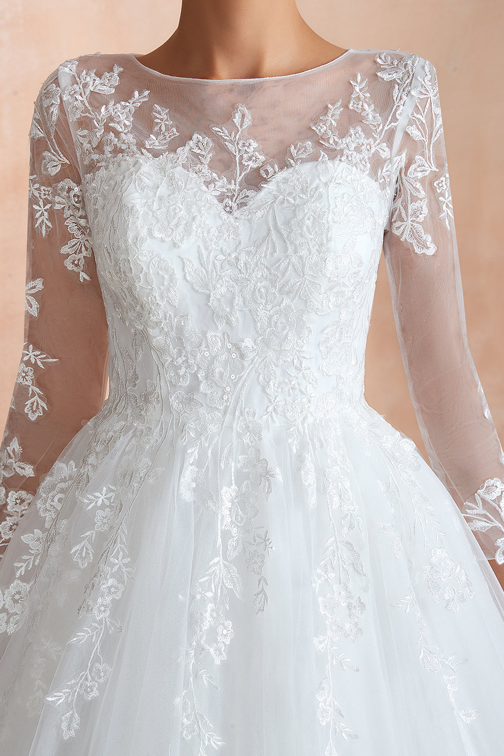 Wunderschönes langes A-Linien-Brautkleid aus Tüll mit Applikationen und Ärmeln