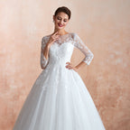 Wunderschönes langes A-Linien-Brautkleid aus Tüll mit Applikationen und Ärmeln