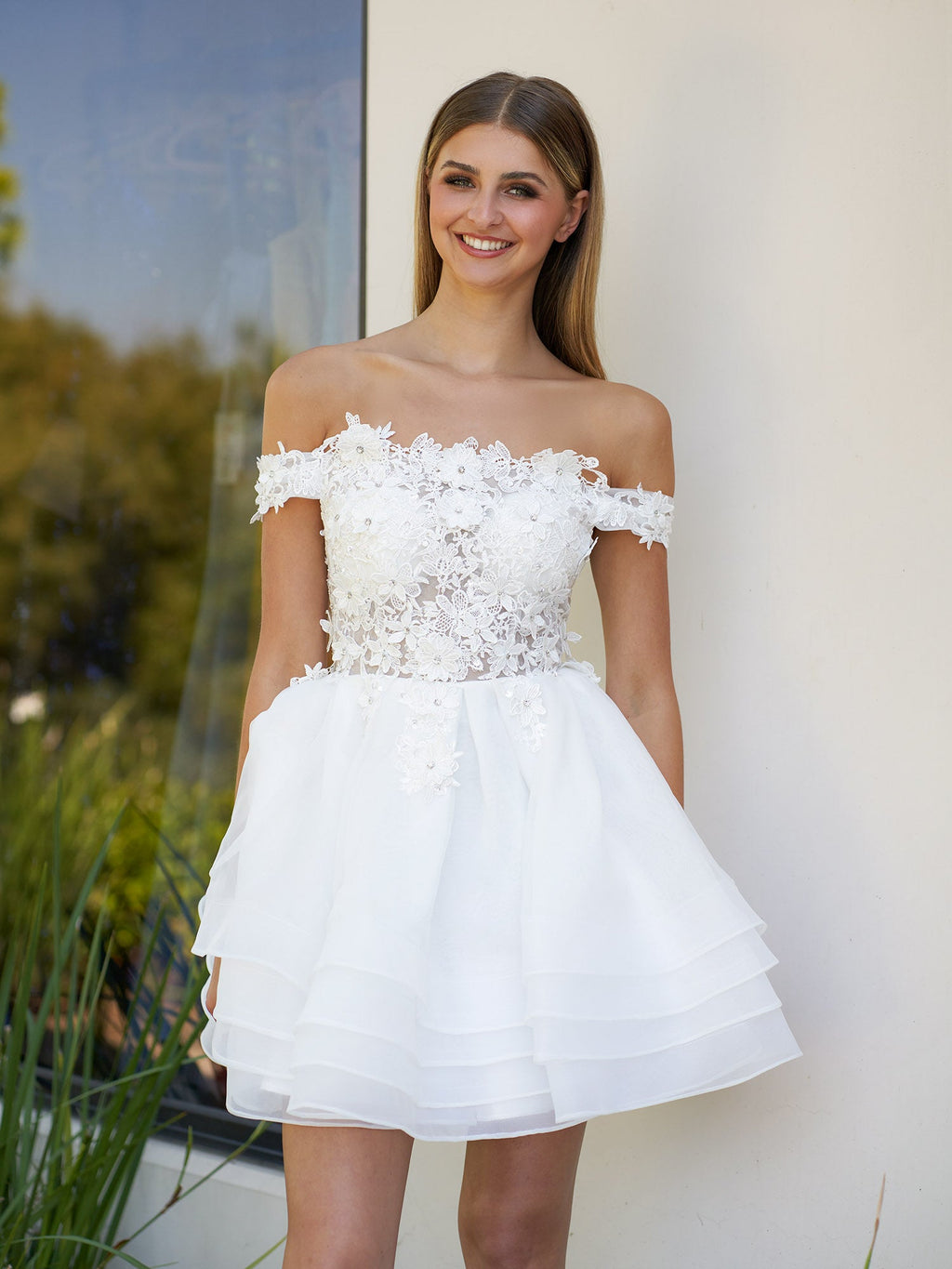 Estaline | Vestido de fiesta de corte A con encaje de organza y apliques de hombros descubiertos