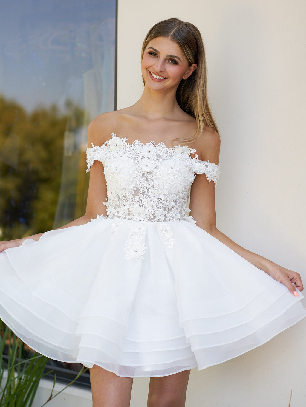 Estaline | Vestido de fiesta de corte A con encaje de organza y apliques de hombros descubiertos