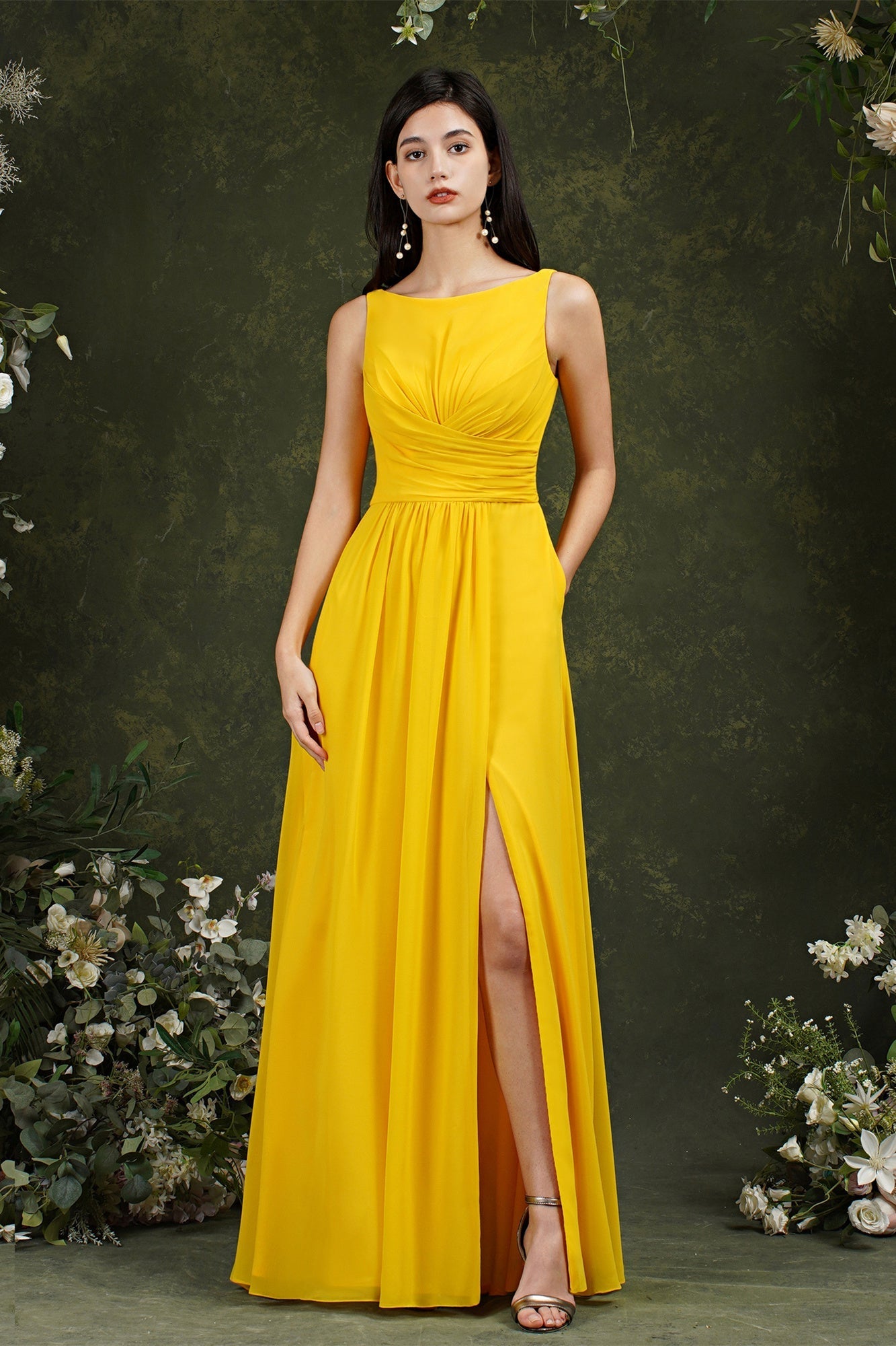 Vestido de dama de honor amarillo de corte barco, de gasa, con volantes, abertura hasta el suelo y bolsillos