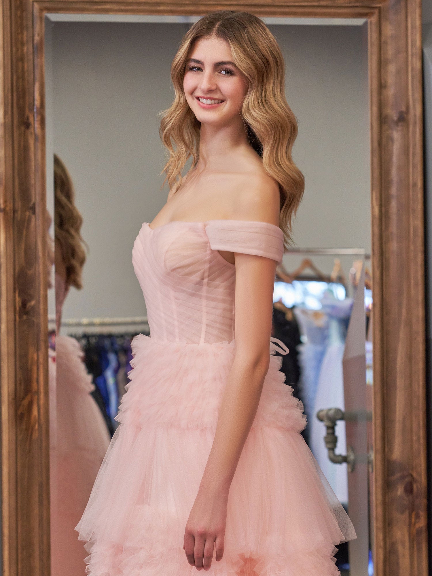 Zariah | Vestido de fiesta de tul con volantes, corte princesa ruborizado, corte A y hombros descubiertos