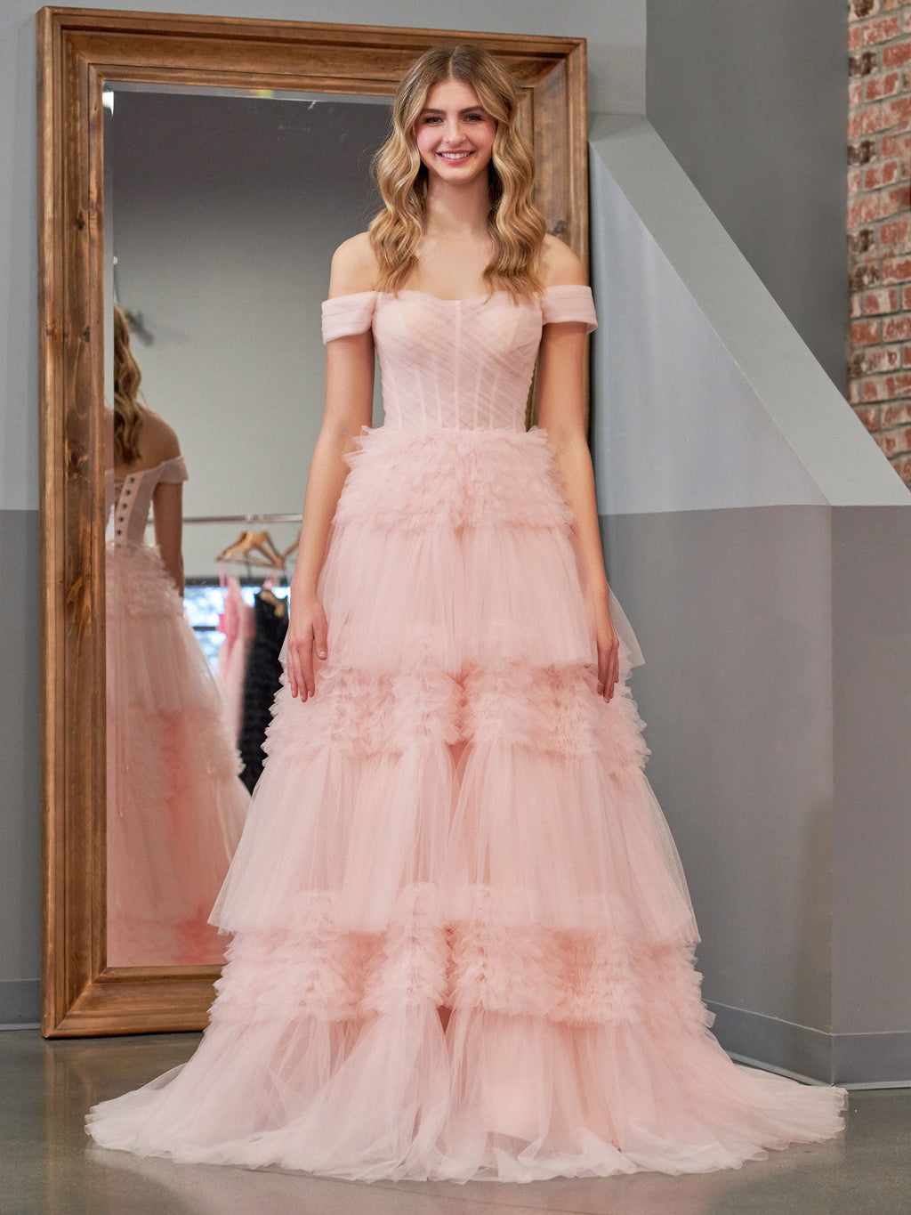 Zariah | Vestido de fiesta de tul con volantes, corte princesa ruborizado, corte A y hombros descubiertos