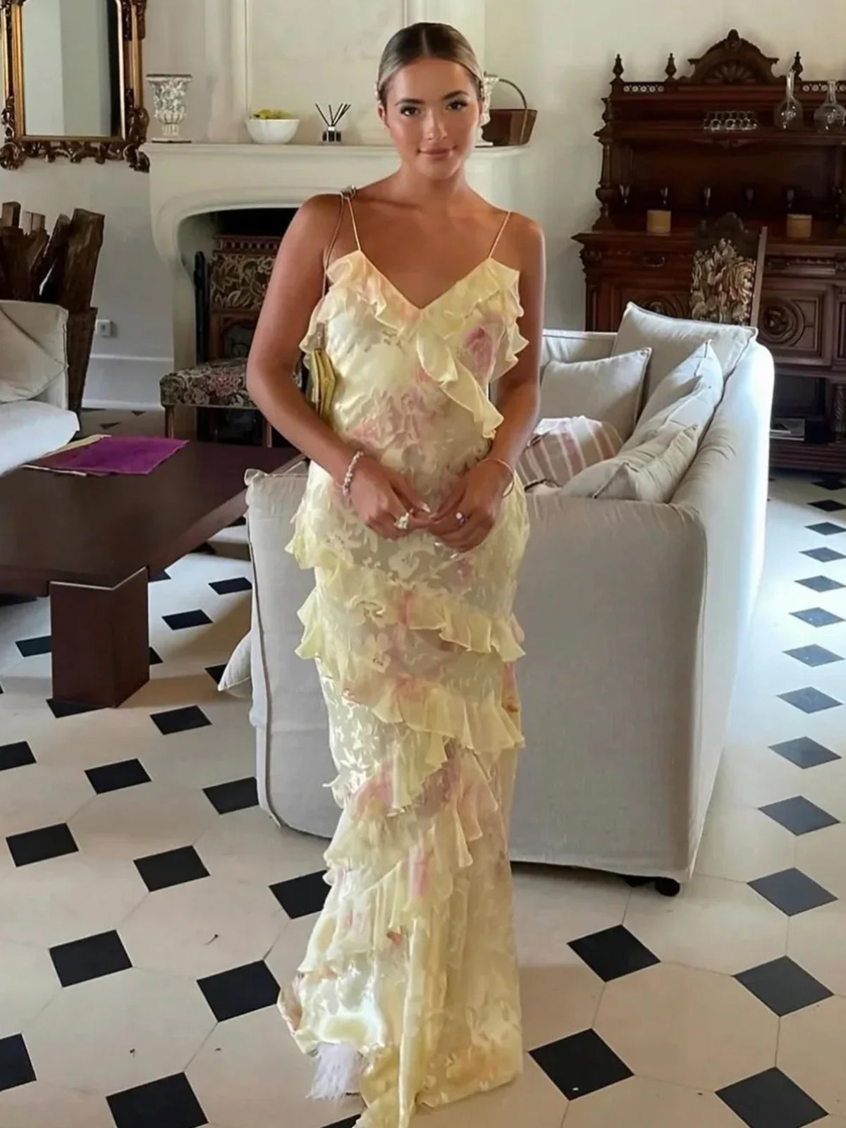 Zaylee | Vestido de fiesta largo amarillo de corte sirena con tirantes finos y volantes